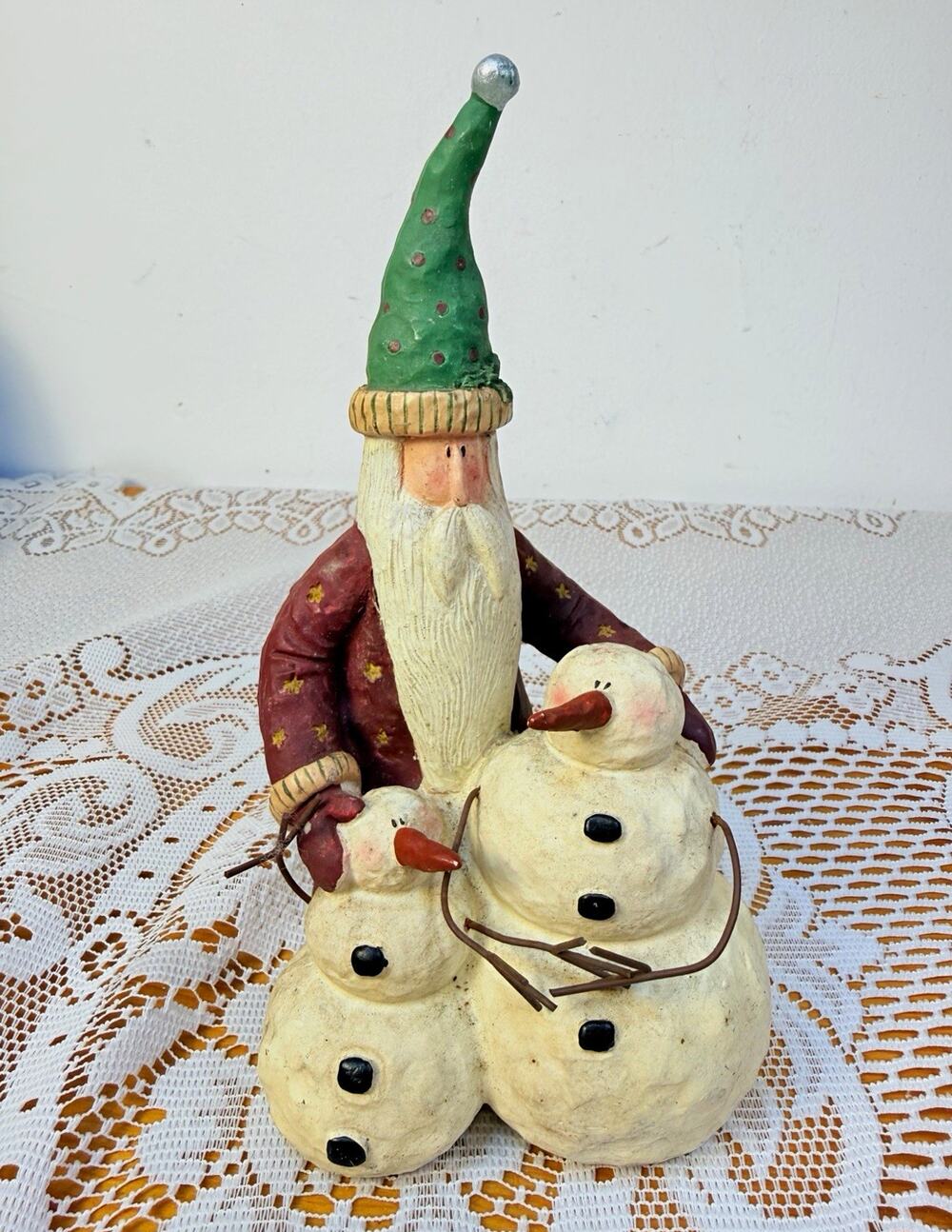 Hongyu Art Hand Painted Resin Santa with Snowman Figurine Christmas 2004